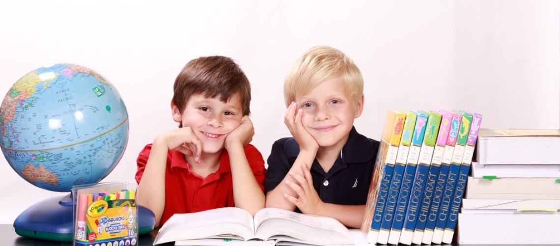 desk-table-person-people-play-cute-1343130-pxhere.com