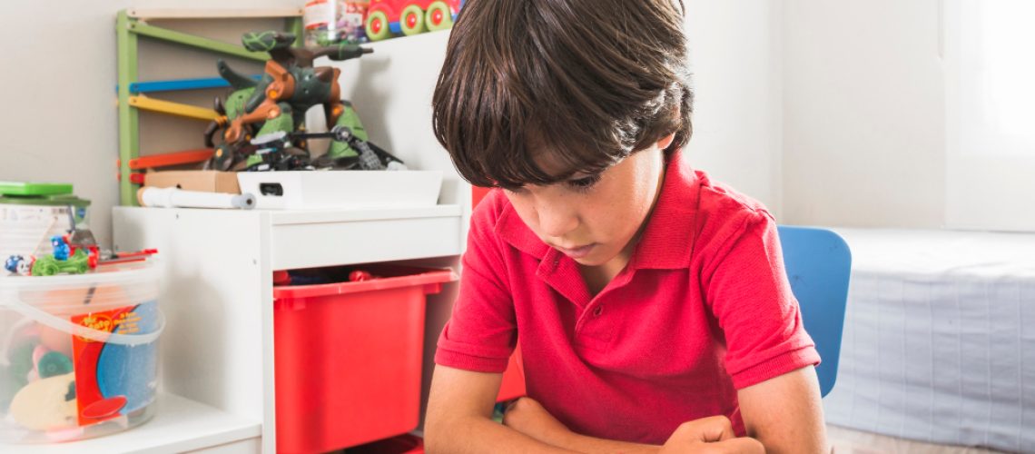 libro-lectura-infantil-mesa